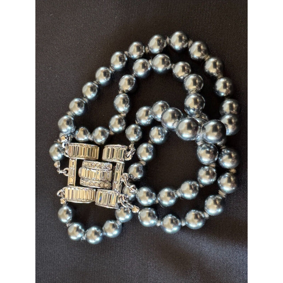 KJL Gray Pearl Bracelet 3 Multi Strand Silver Rhinestone Baguette Clasp Wedding - Picture 1 of 10